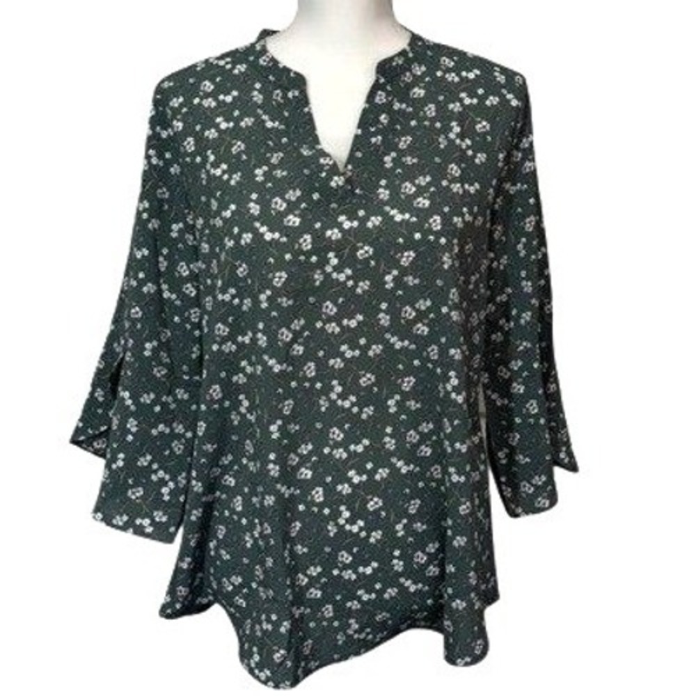Gaharu Green Floral Blouse Women's Size M NWT‎ 3/4 Sleeve